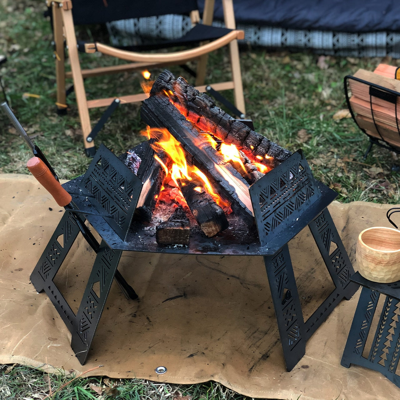 GARELLA 'EKAHI WORKS(ガレラ エカヒ ワークス) EKAHI 焚き火"SHINRABANSHO、別売品〔EKAHI Table set テーブルセット(ロストルと脚×2)、他メーカーアイアンロストル×1、OregonianCamper収納ケース〕 GARELLA 'EKAHI WORKS（ガレラエカヒワークス）のお取り扱い開始