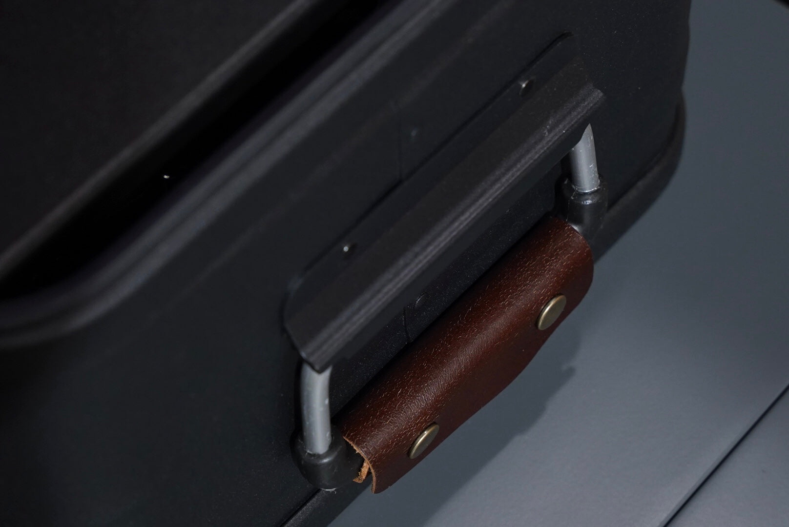 アルミコンテナ持ち手レザー