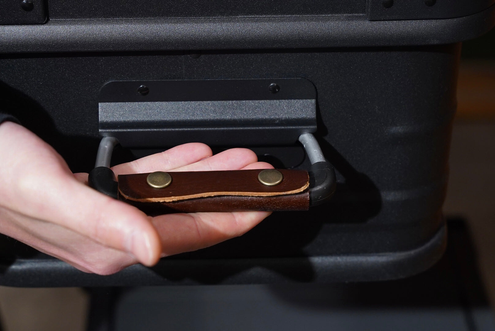 アルミコンテナ持ち手レザー