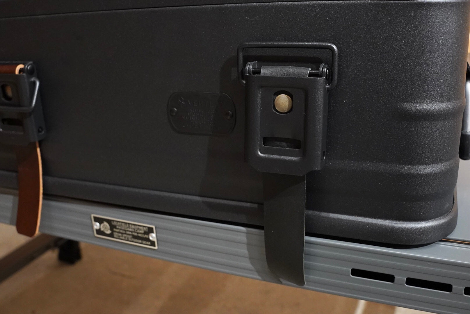 アルミコンテナ留め具