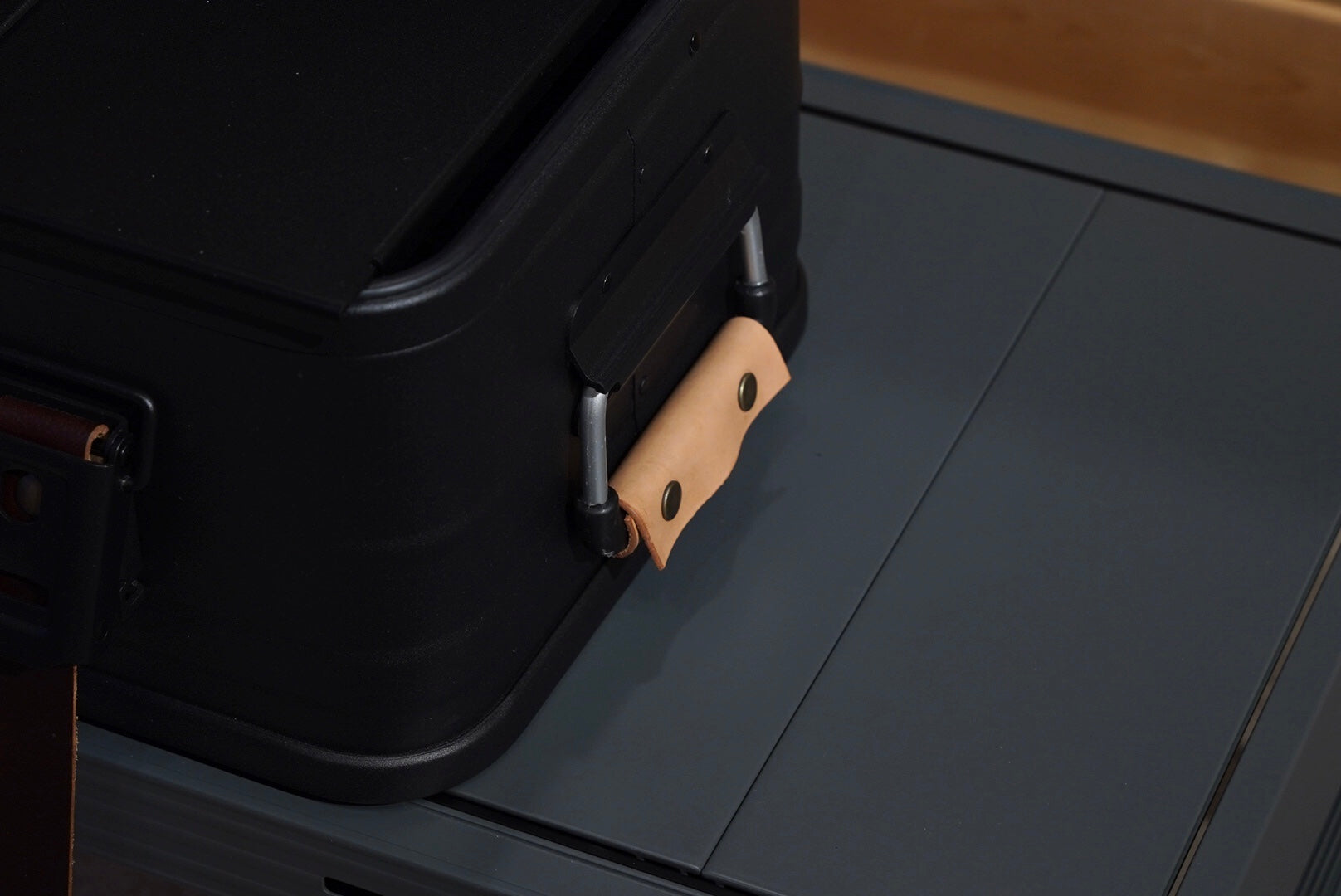 アルミコンテナ持ち手レザー