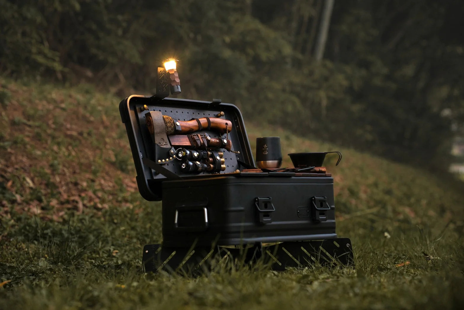 ALUMINUM CONTAINER LANTERN HOLDER