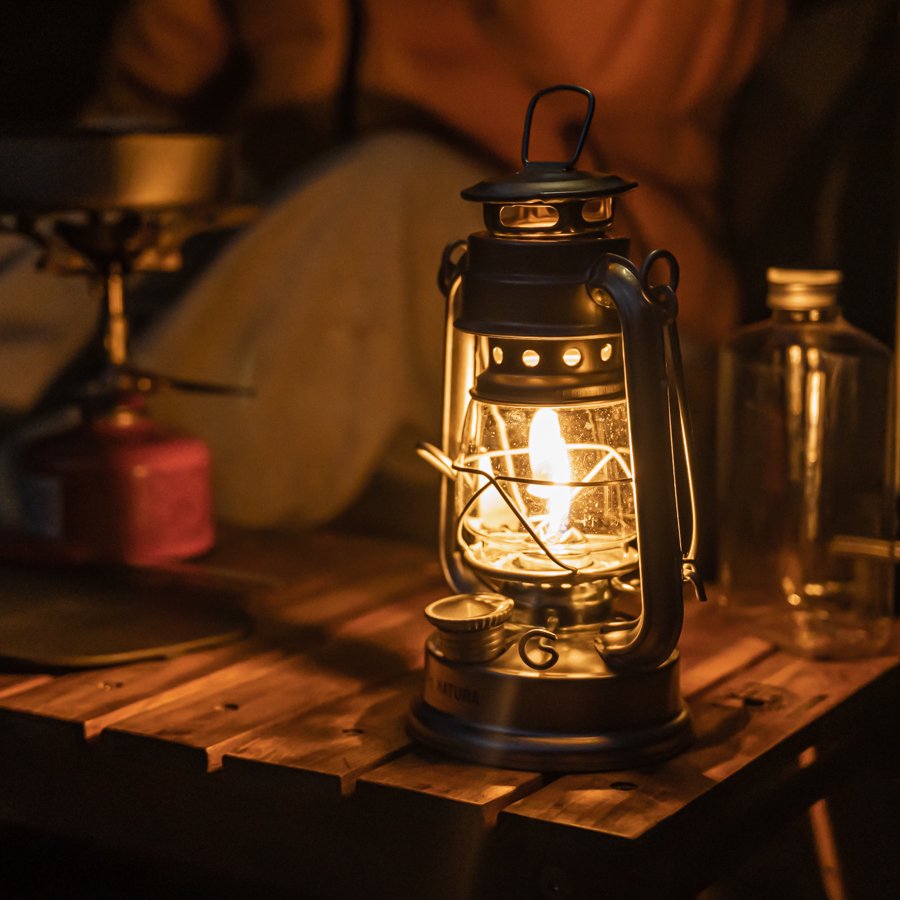 シルバー小型オイルランタン(色付きホヤ・真鍮ネームプレート付き)