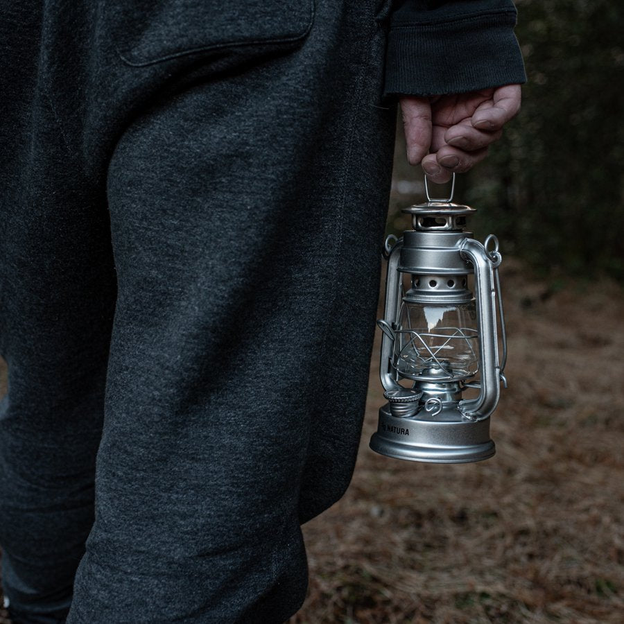 シルバー小型オイルランタン(色付きホヤ・真鍮ネームプレート付き)