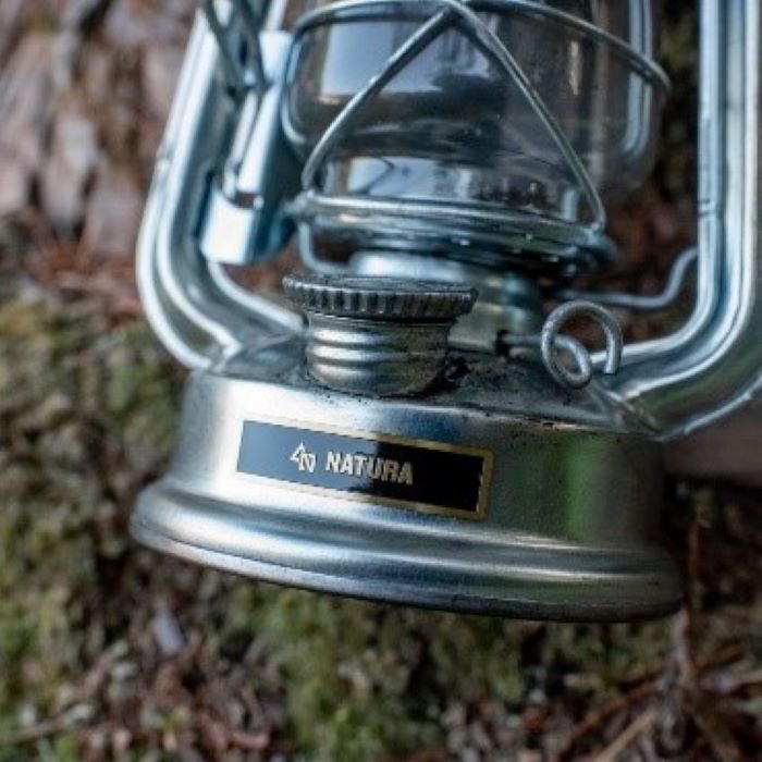 シルバー小型オイルランタン(色付きホヤ・真鍮ネームプレート付き)