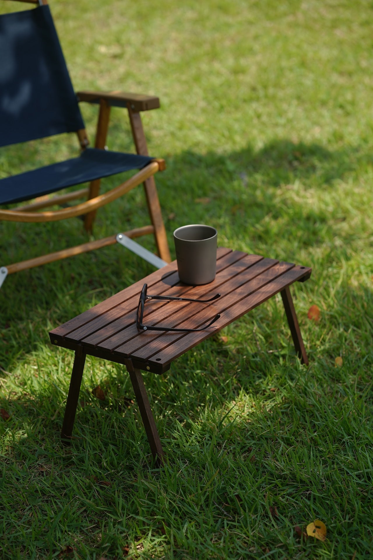 assemble mini table WG ( walnut gold )