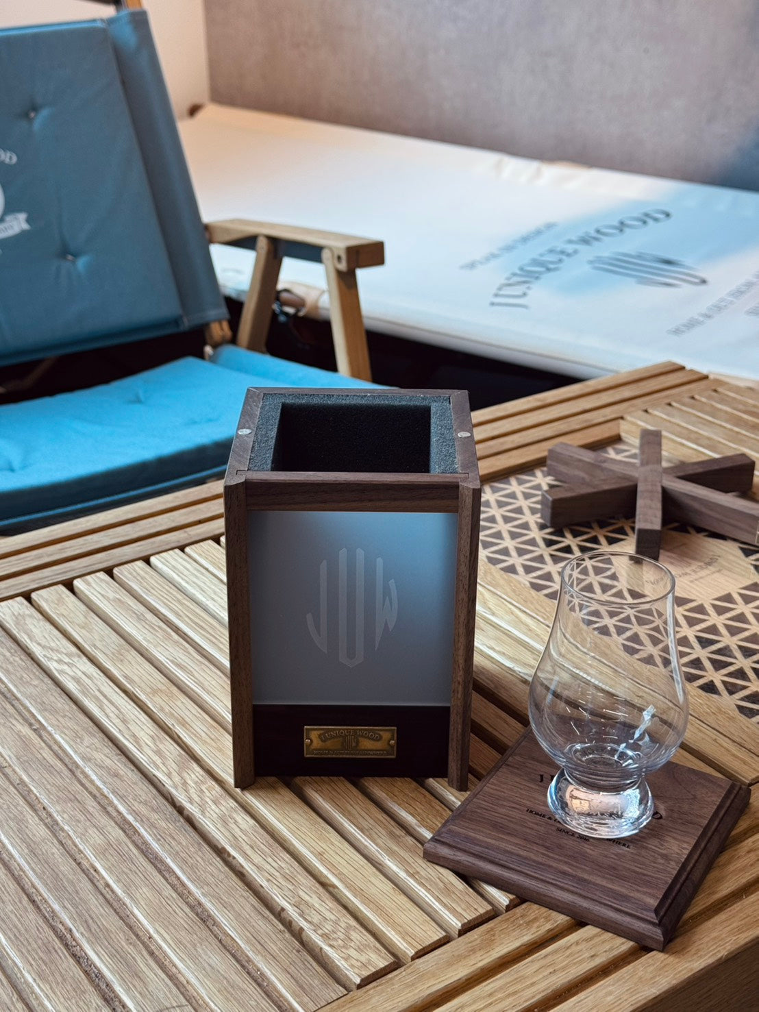 Glass Box Single